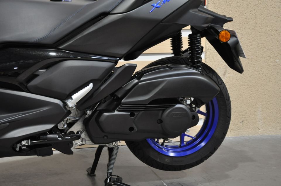 YAMAHA X-MAX 125 9
