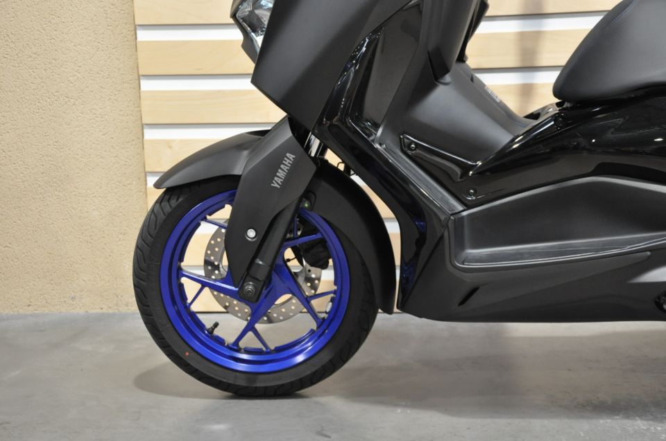 YAMAHA X-MAX 125 10