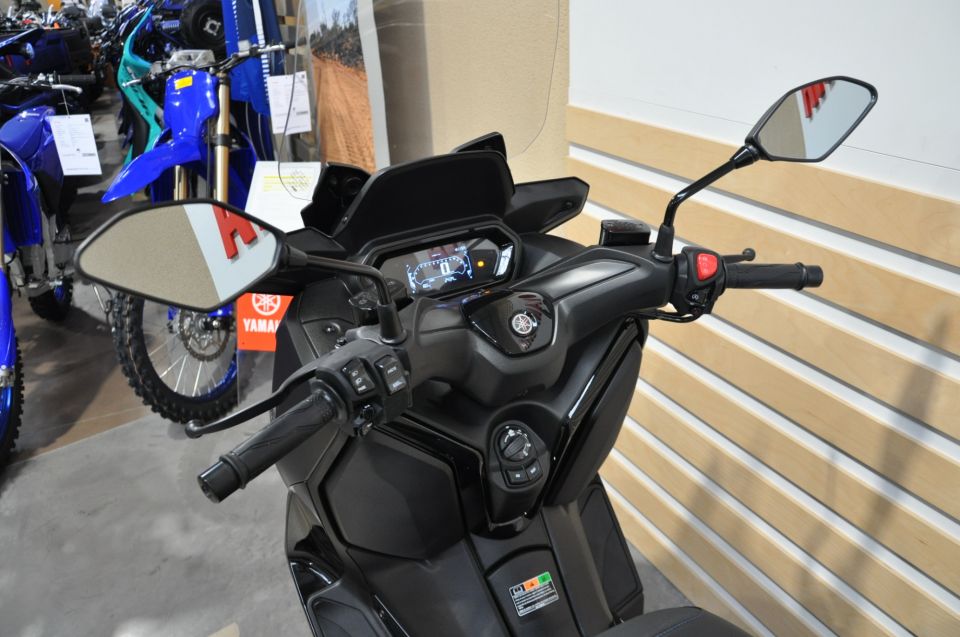 YAMAHA X-MAX 125 13