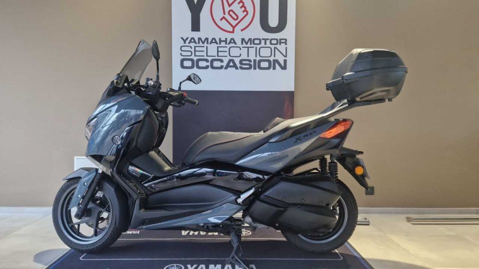 YAMAHA XMAX 300 Tech Max 1