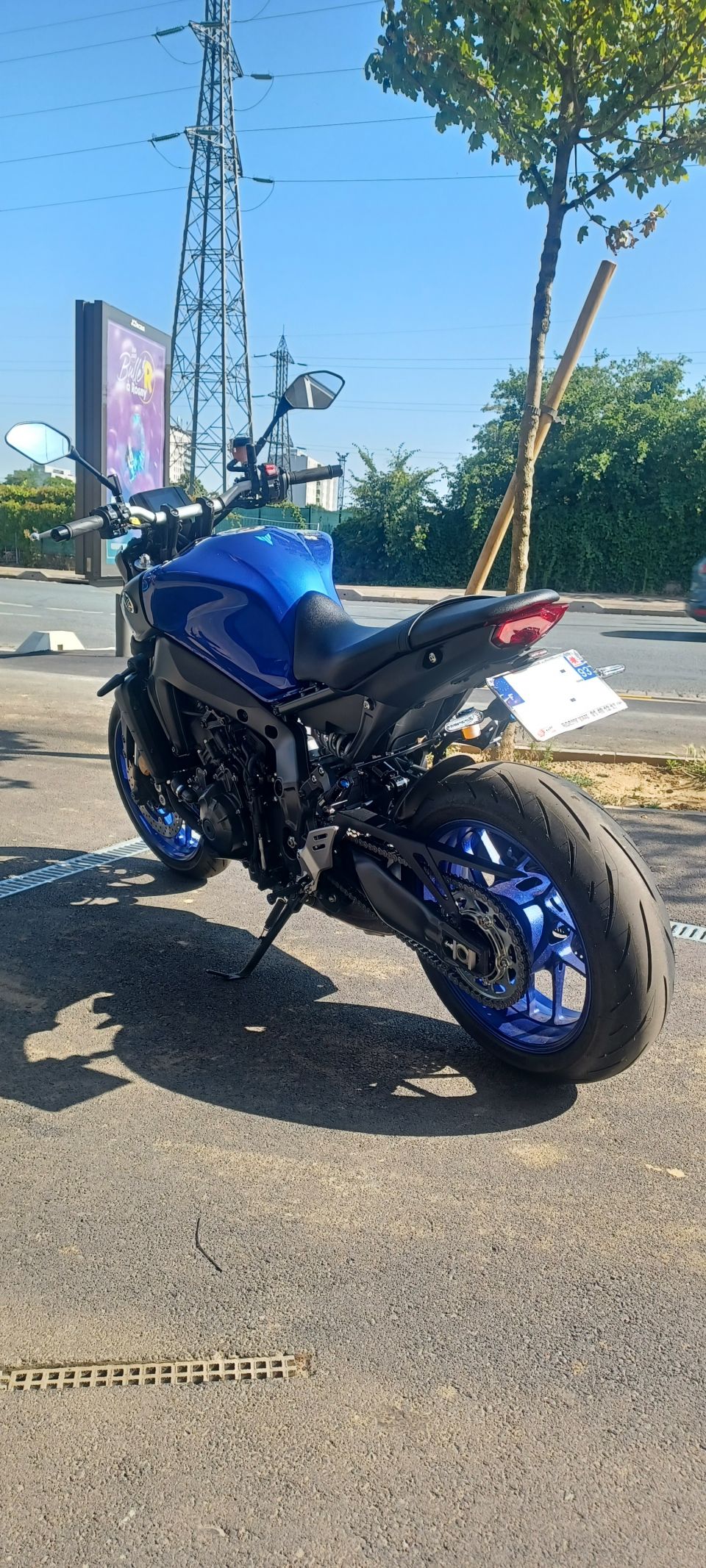 YAMAHA MT-09 4