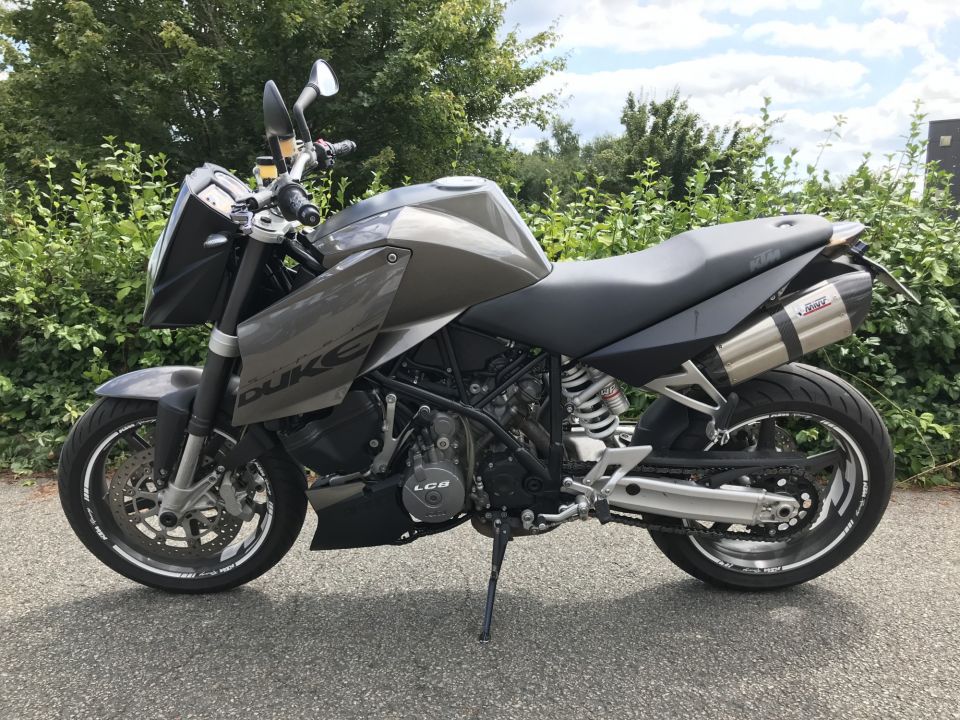 KTM 990 SUPER DUKE 8