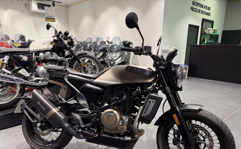 HUSQVARNA SVARTPILEN 701 1
