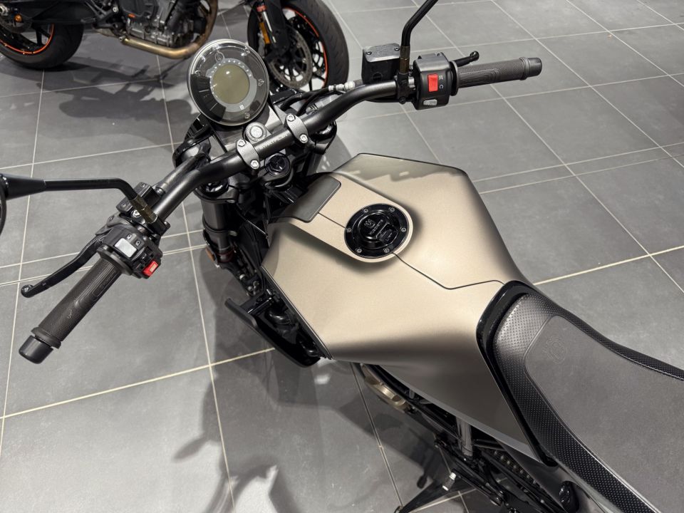 HUSQVARNA SVARTPILEN 701 10