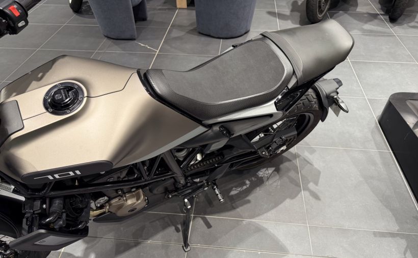 HUSQVARNA SVARTPILEN 701 3