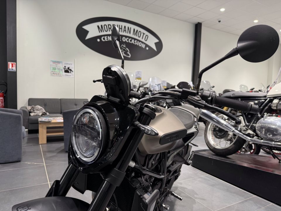 HUSQVARNA SVARTPILEN 701 20