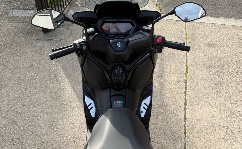YAMAHA XMAX 300 6