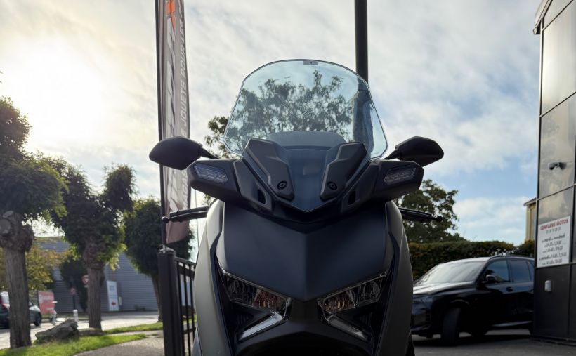 YAMAHA XMAX 300 8