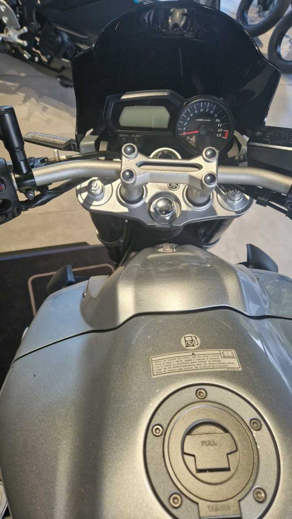 YAMAHA FZ1 2