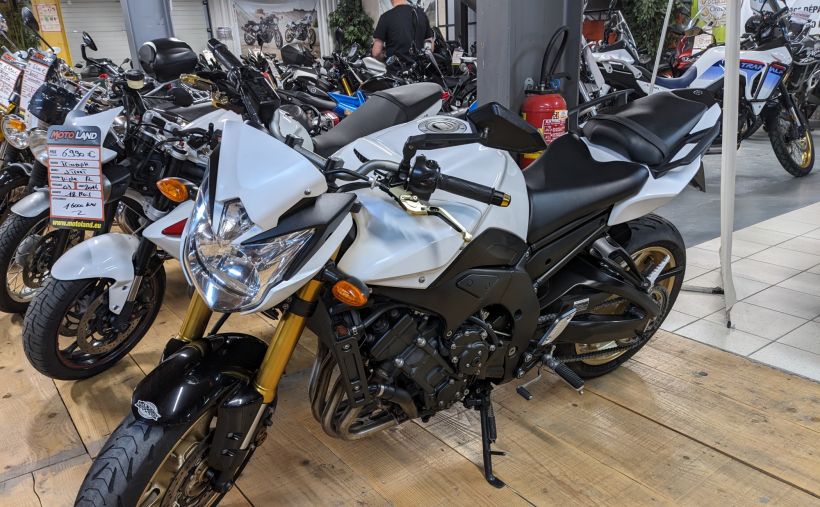 YAMAHA FZ8 2