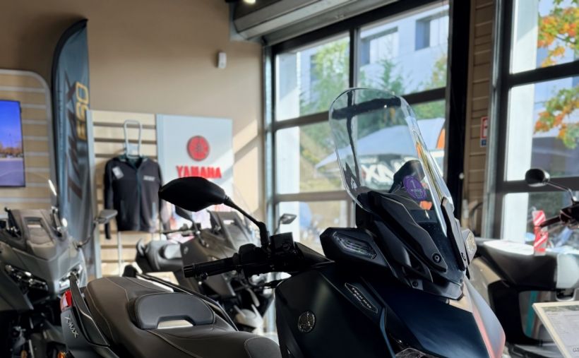 YAMAHA XMAX 300 Tech Max 0