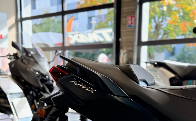 YAMAHA XMAX 300 Tech Max 1