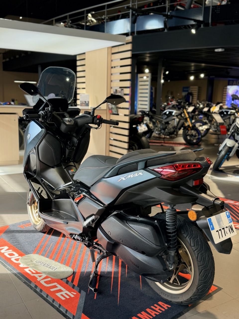 YAMAHA XMAX 300 Tech Max 3