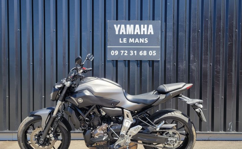 YAMAHA MT-07 3