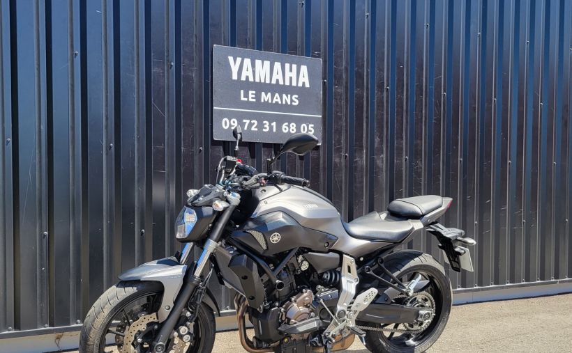 YAMAHA MT-07 4