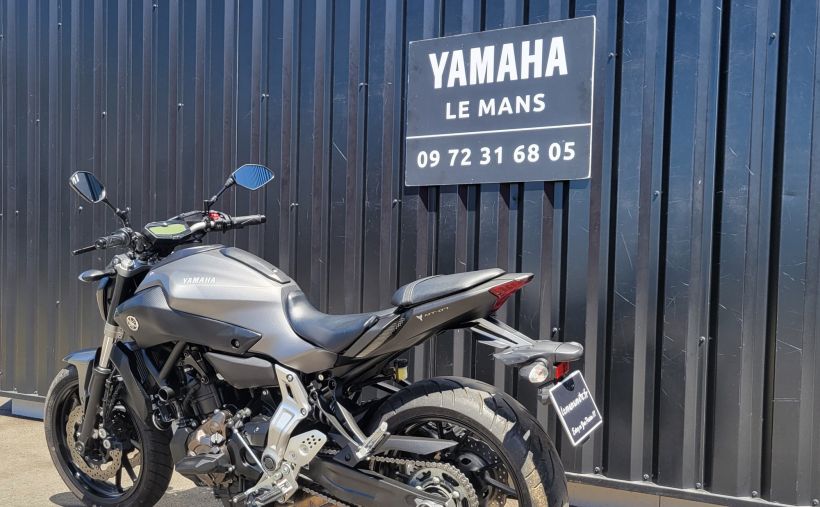 YAMAHA MT-07 5