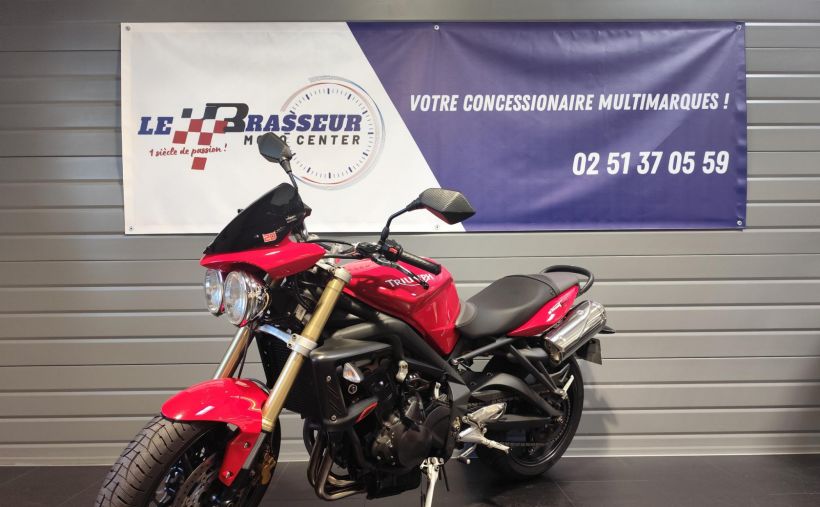TRIUMPH STREET TRIPLE 675 12