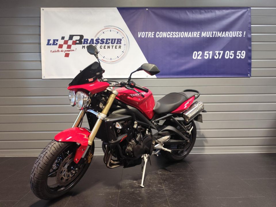 TRIUMPH STREET TRIPLE 675 12