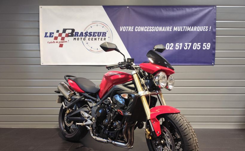 TRIUMPH STREET TRIPLE 675 18