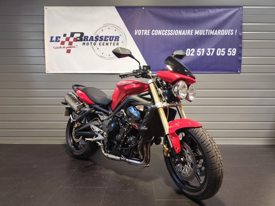 TRIUMPH STREET TRIPLE 675 18
