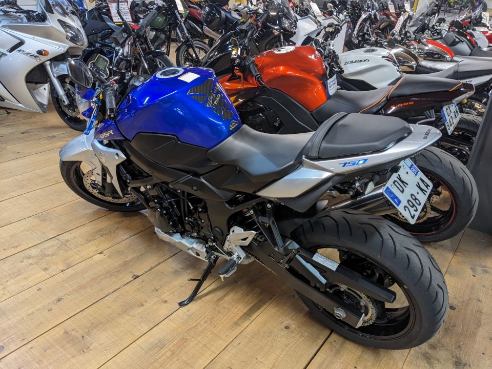 SUZUKI GSR 750 10