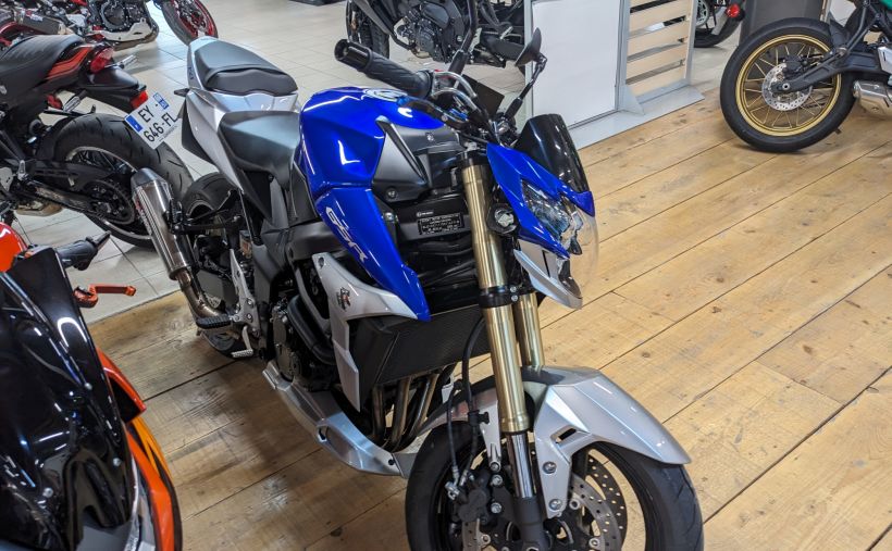 SUZUKI GSR 750 0