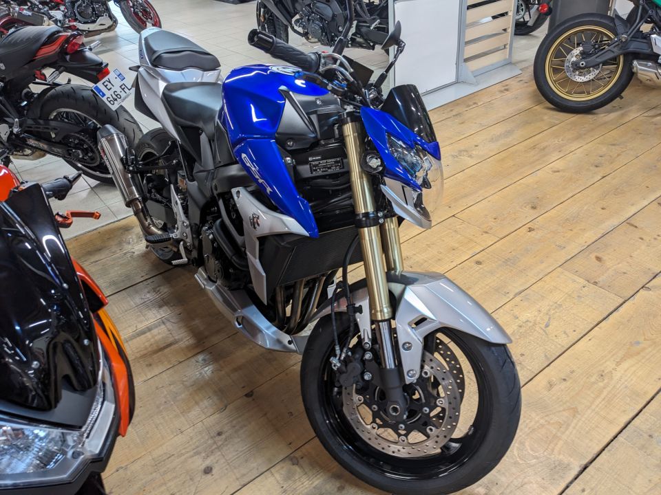 SUZUKI GSR 750 0