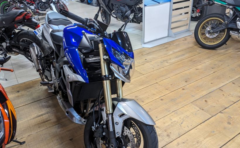 SUZUKI GSR 750 5