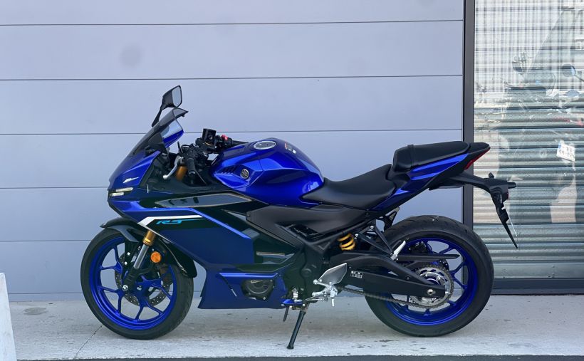 YAMAHA R3 3