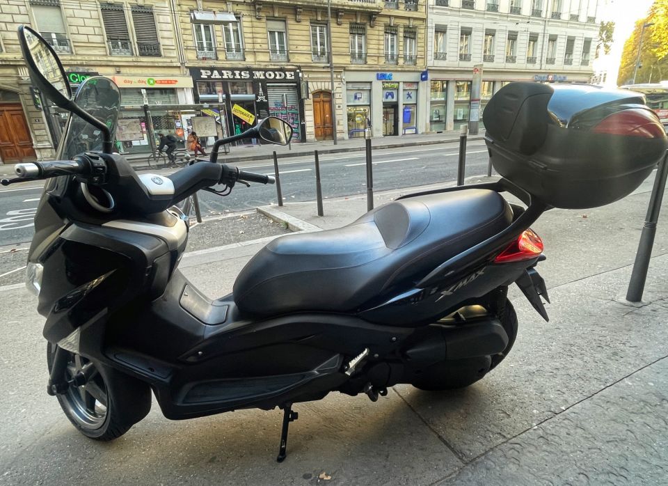 YAMAHA XMAX 125 2