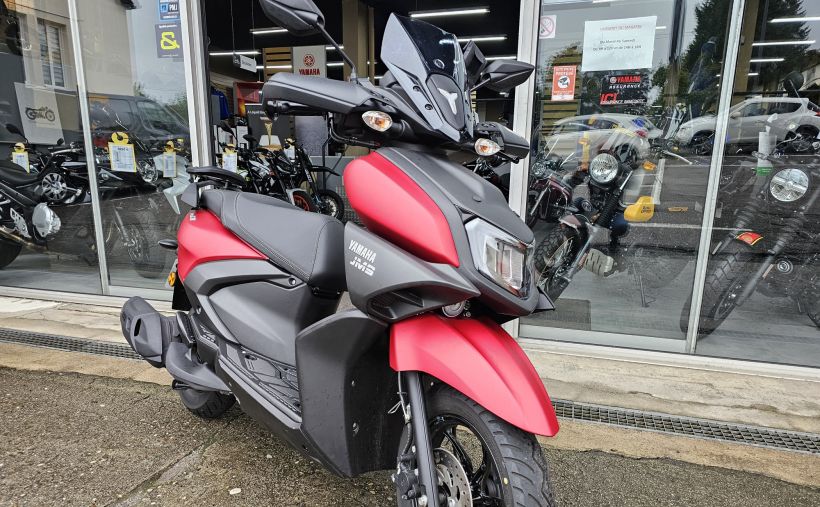 YAMAHA RayZR 125 4
