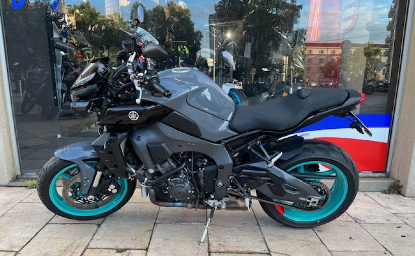 YAMAHA MT-10 3
