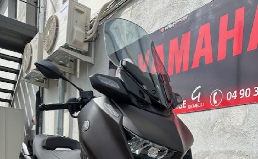 YAMAHA XMAX 300 Tech Max 1