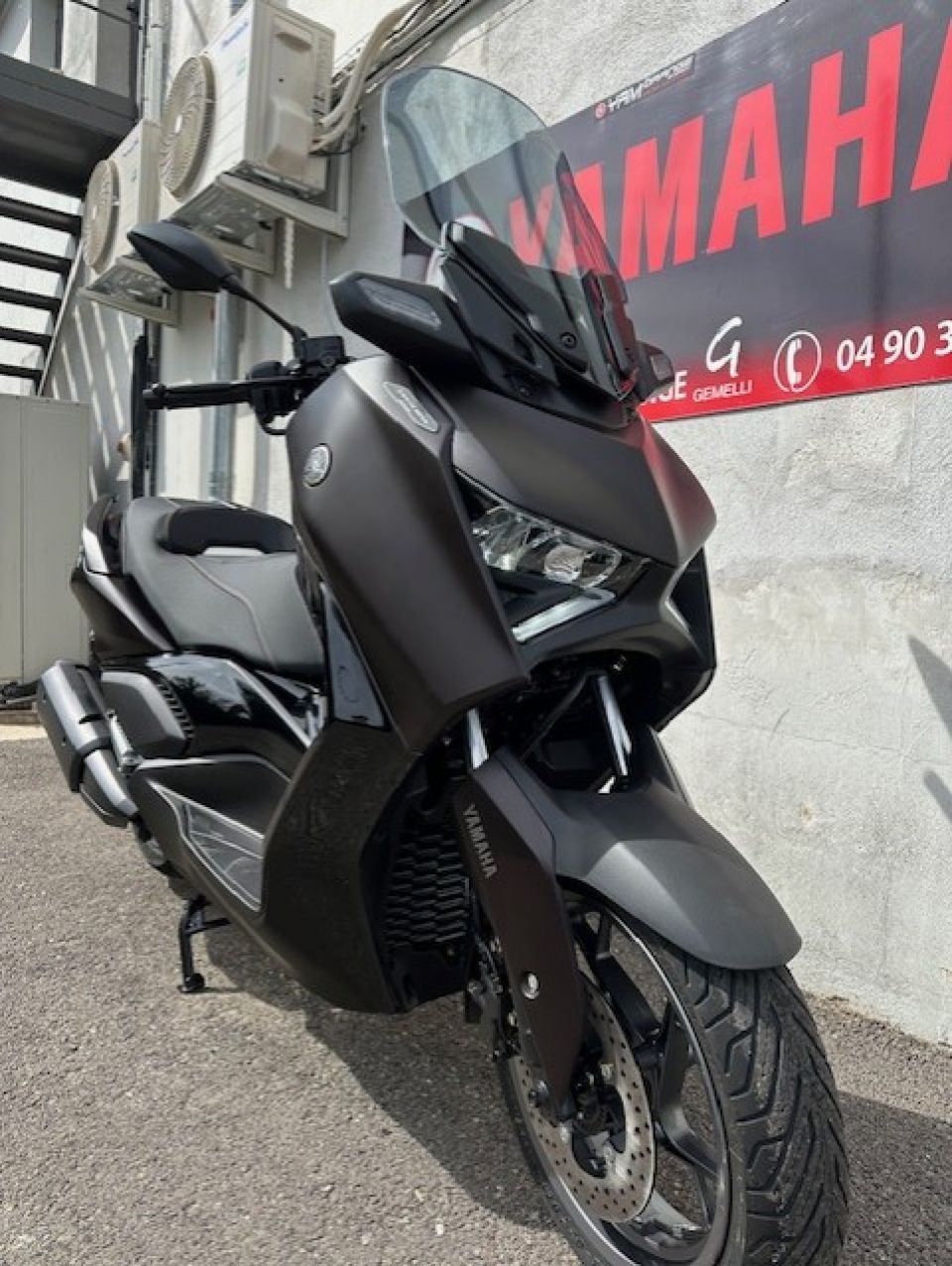 YAMAHA XMAX 300 Tech Max 1