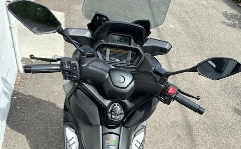 YAMAHA XMAX 300 Tech Max 3