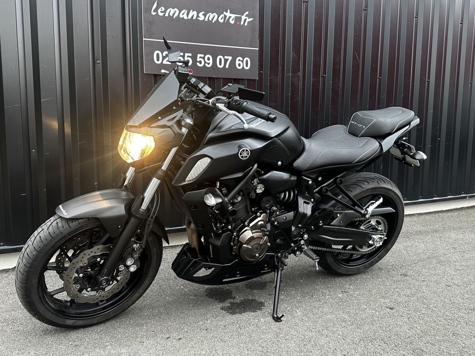 YAMAHA MT-07 15