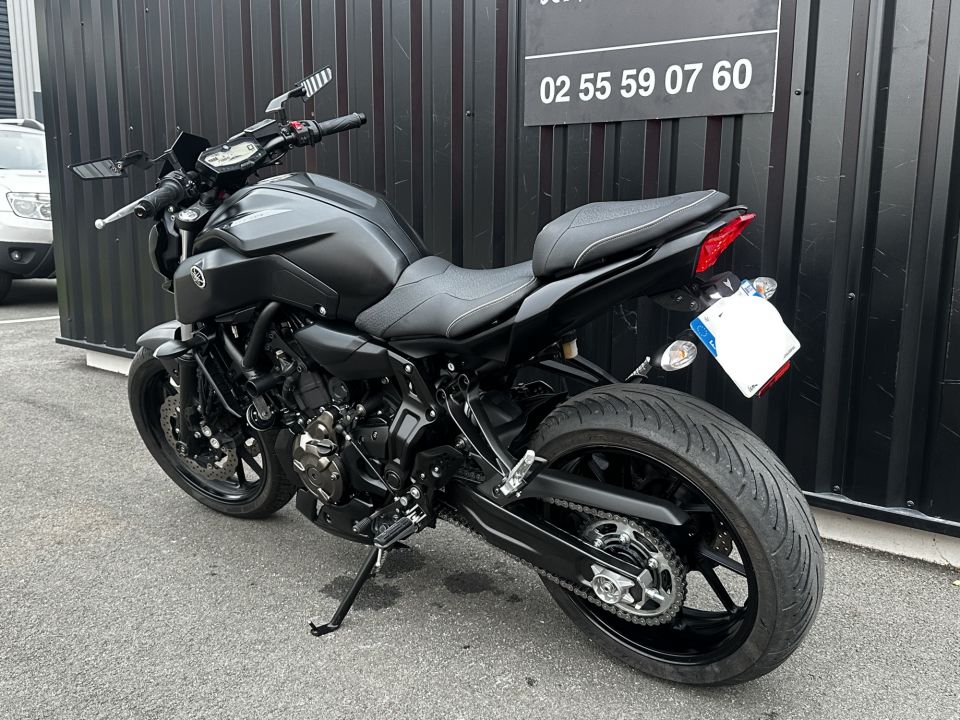 YAMAHA MT-07 25