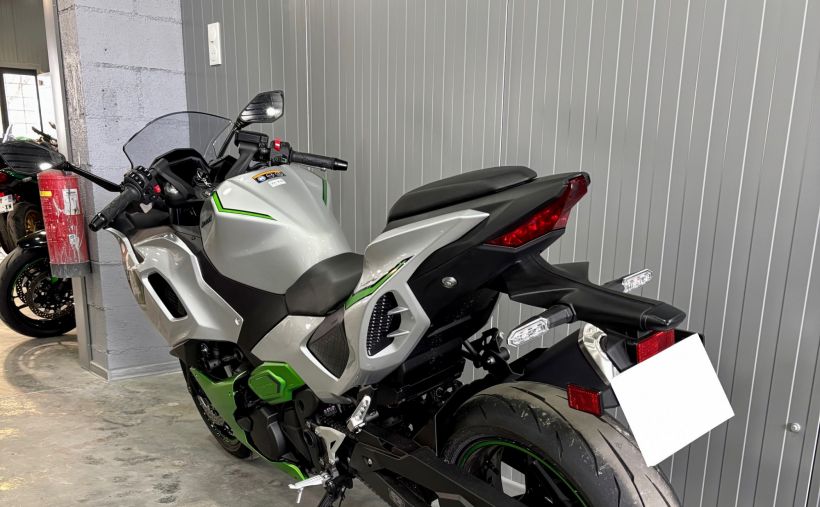 KAWASAKI Ninja 7 Hybrid 5