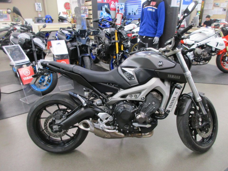 YAMAHA MT-09 2