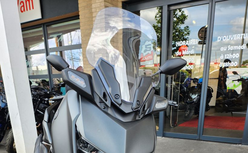 YAMAHA XMAX 125 1