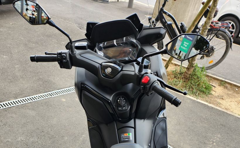YAMAHA XMAX 125 3