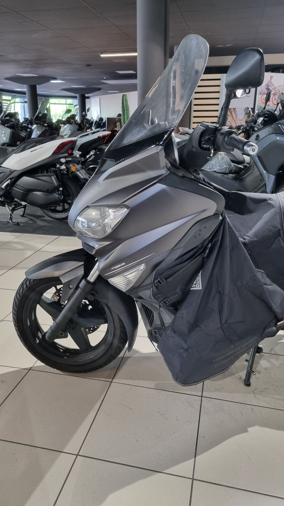 YAMAHA XMAX 125 BUSINESS 3
