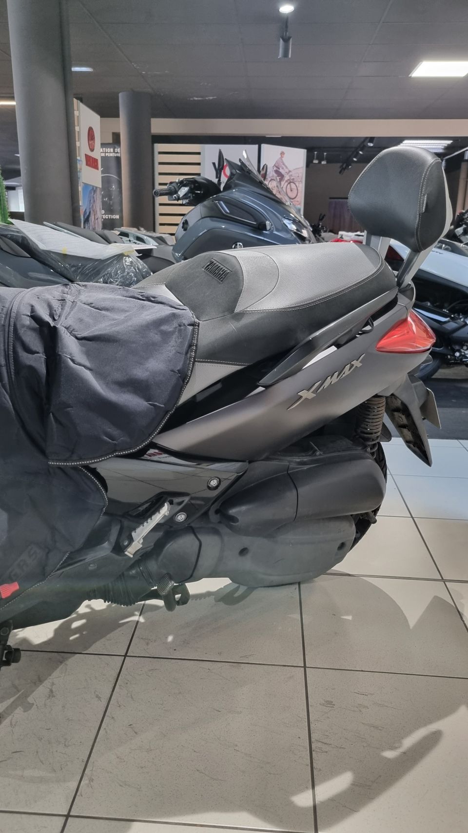 YAMAHA XMAX 125 BUSINESS 4
