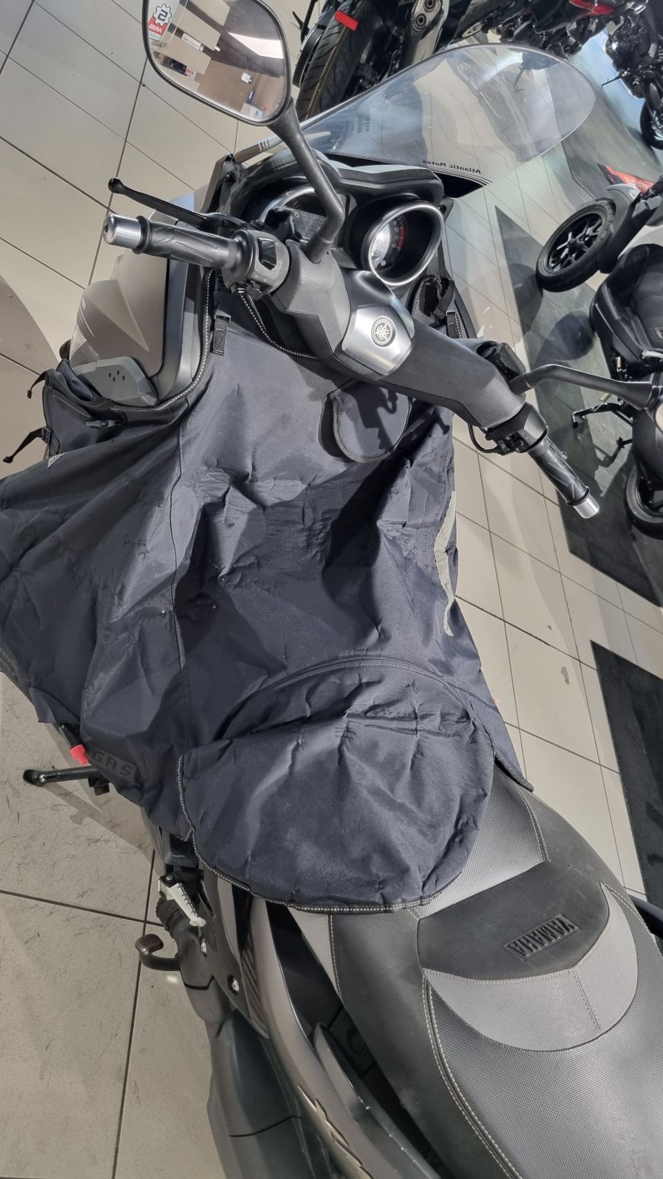 YAMAHA XMAX 125 BUSINESS 5