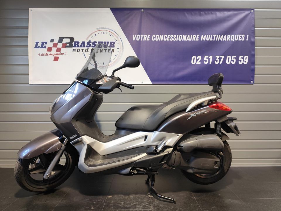 YAMAHA X-MAX 125 6