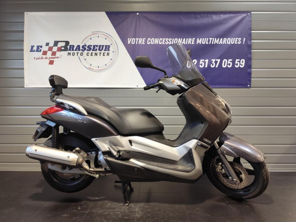 YAMAHA X-MAX 125 0