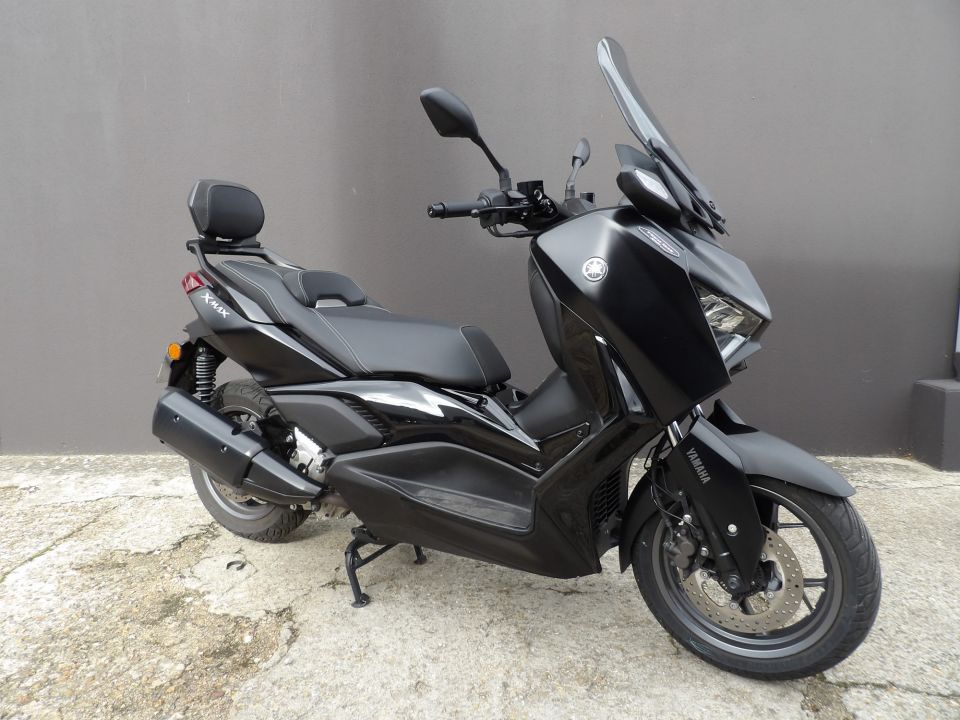 YAMAHA XMAX 300 Tech Max 2