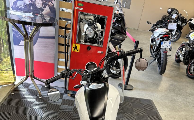 YAMAHA XSR 125 4
