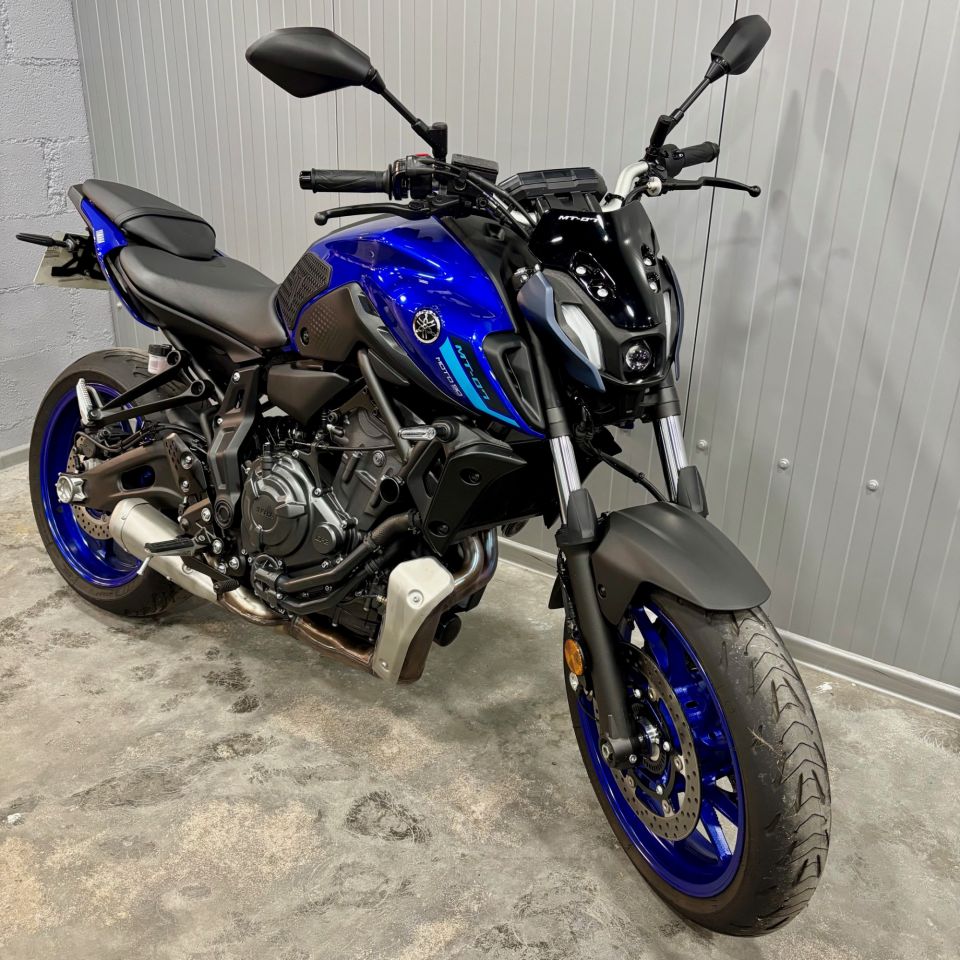 YAMAHA MT-07 3
