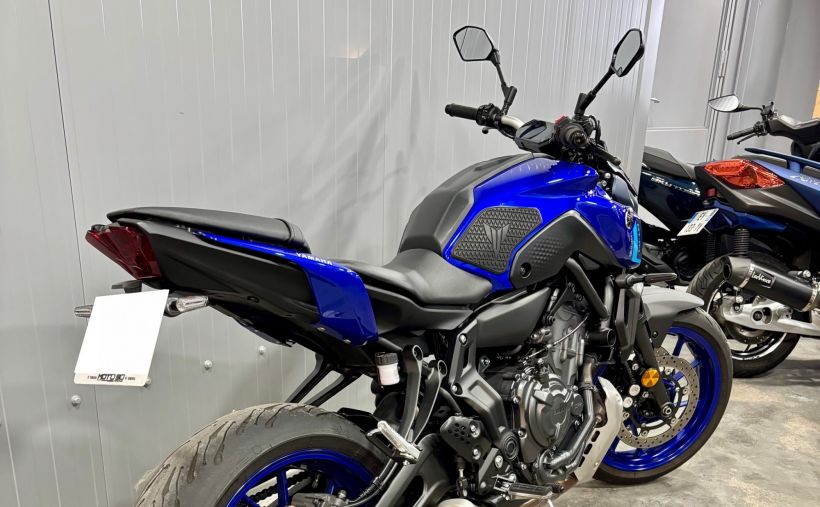 YAMAHA MT-07 6